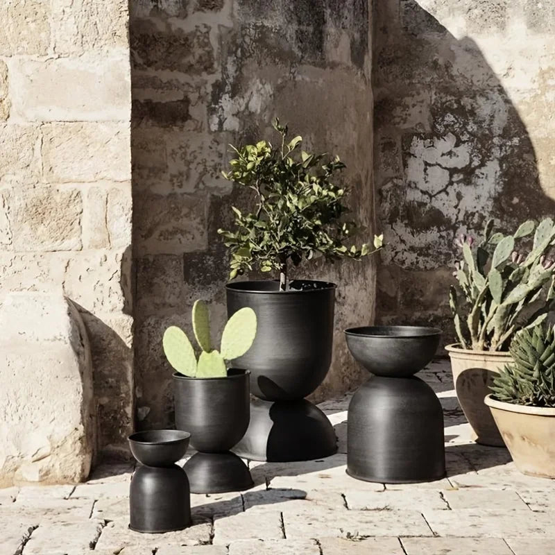 Black Villa Outdoor Garden Iron Art Planter Rust Resistant Floor Planter